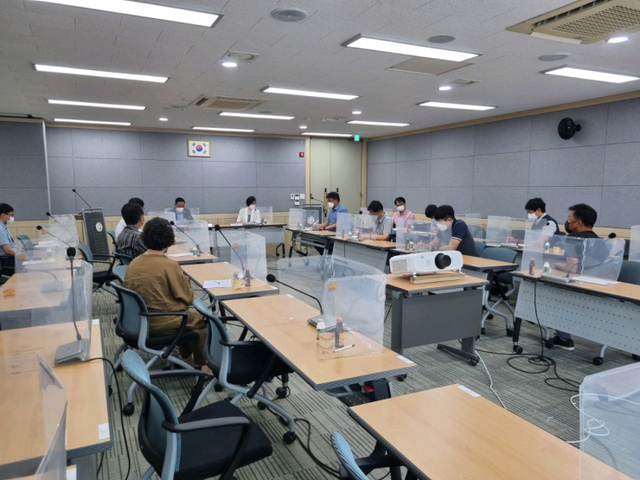 화성시가 도시가스 공급 사업 공사지연 해소를 위한 간담회를 개최하고 있다. (제공: 화성시청) ⓒ천지일보 2021.7.15