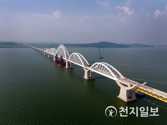 경기도 평택과 충남 아산을 연결하는 연장 5.9㎞의 아산고가교. (제공: 국가철도공단) ⓒ천지일보 2021.7.19
