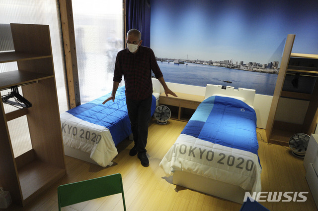 2명이 투숙하는 도쿄올림픽 선수촌 객실. 침대는 골판지로 제작됐다. (출처: 뉴시스)