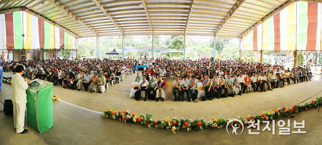 2013년 6월 15일 필리핀 신학대학에서 열린 두 번째 말씀세미나에서 이 대표가 말씀을 전하는 가운데 목회자들과 교인들이 집중해 듣고 있다. (제공: HWPL) ⓒ천지일보 2021.7.25