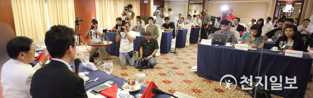 이만희 대표가 제5차 평화순방 중인 2013년 6월 13일 필리핀 마닐라호텔에서 열린 기자간담회. (제공: HWPL) ⓒ천지일보 2021.7.28