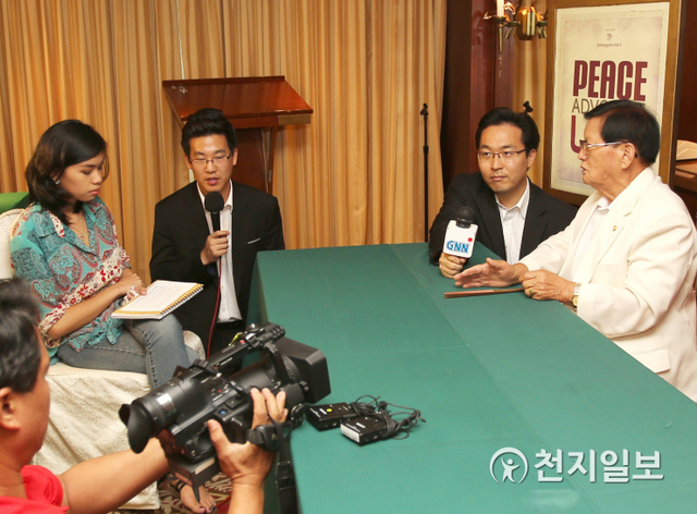 제5차 평화순방 중인 이만희 대표가 2013년 6월 13일 필리핀 GNN 방송과의 인터뷰를 진행하고 있다. (제공: HWPL) ⓒ천지일보 2021.7.28