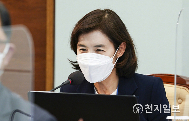 [천지일보=박준성 기자] 박경미 청와대 대변인이 19일 오후 청와대에서 열린 수석·보좌관회의에서 인사말을 하고 있다. (제공: 청와대) ⓒ천지일보 2021.4.19