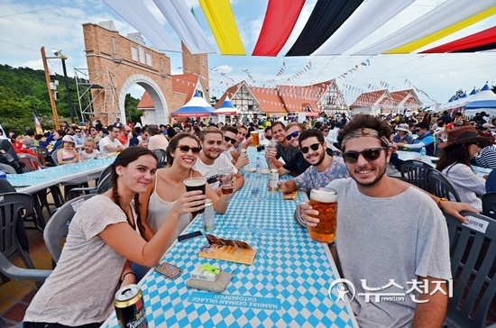 경남도에 따르면, 남해독일마을맥주축제는 독일 옥토버페스트를 모태로 한 전통 독일식 맥주축제로 추석연휴 끝자락으로 일정을 변경해 개최한다고 밝혔다. (제공: 경남도) ⓒ천지일보