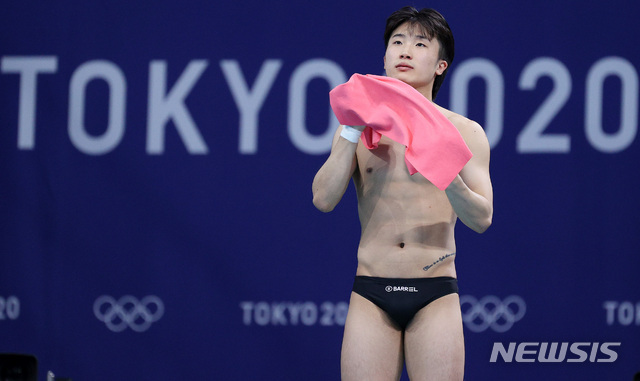 [도쿄(일본)=뉴시스] 수영 국가대표 우하람이 3일 오후 일본 도쿄 아쿠아틱스 센터에서 열린 남자 다이빙 3m 스프링보드 결승 5차 시기를 앞두고 있다. 2021.08.03.
