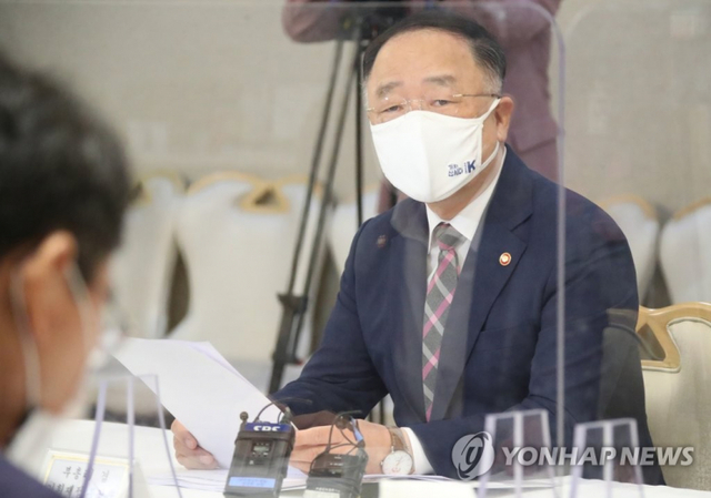 홍남기 부총리 겸 기획재정부 장관이 21일 정부서울청사에서 열린 '제26차 부동산시장 점검 관계장관회의'에서 발언하고 있다. (출처: 연합뉴스)