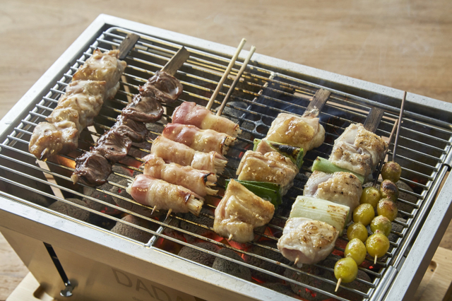 마켓컬리가 지난달 23일부터 8월 3일까지 안주류와 무알콜 주류의 판매량이 이전 기간(7월 11~22일) 대비 크게 증가했다고 5일 밝혔다. 사진은 꼬치류 제품들. (제공: 마켓컬리)