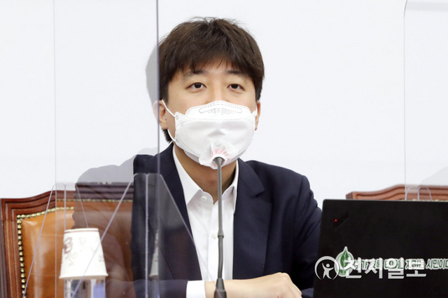 [천지일보=박준성 기자] 국민의힘 이준석 대표가 29일 서울 여의도 국회에서 열린 최고위원회의에서 발언하고 있다. (제공: 국민의힘) ⓒ천지일보 2021.7.29