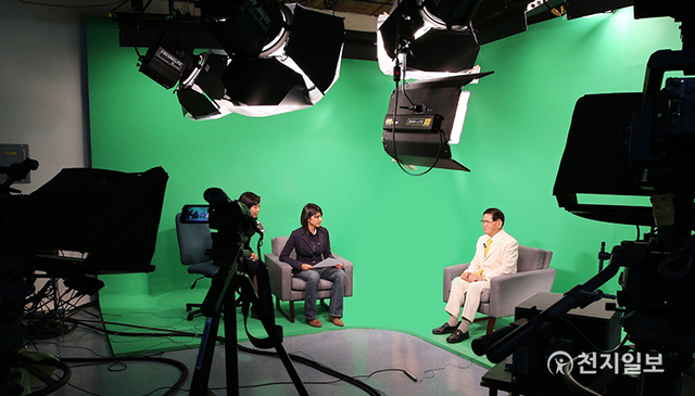 2013년 11월 1일 멕시코 티후아나의 텔레문도 방송과 인터뷰를 진행하고 있다. 텔레문도는 미국 플로리다에 본사를 둔 미국의 스페인어 방송이다. (제공: HWPL) ⓒ천지일보 2021.8.9