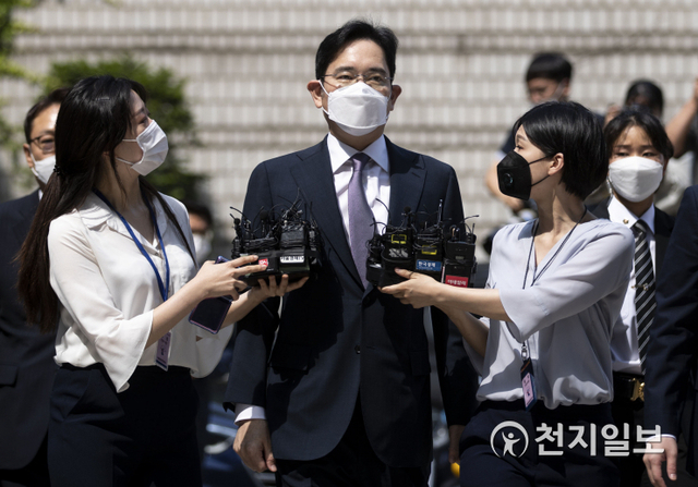 [천지일보=남승우 기자] 삼성 경영권 승계 의혹과 관련해 삼성물산·제일모직 합병에 불법 개입했다는 혐의를 받는 이재용 삼성 부회장이 8일 오전 서울 서초구 서울중앙지방법원에서 열린 구속 전 피의자 심문(영장실질심사)에 출석하고 있다. ⓒ천지일보 2020.6.8