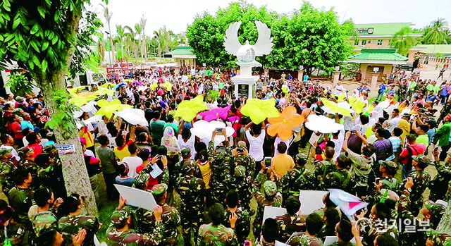 2015년 5월 민다나오 민간 평화협정이 체결됐던 마긴다나오주에서 이만희 대표의 평화업적을 기리기 위한 ‘HWPL 평화기념비’ 제막식이 진행되고 있다. (제공:HWPL) ⓒ천지일보 2021.8.11