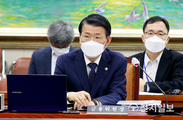 [천지일보=박준성 기자] 은성수 금융위원장이 20일 서울 여의도 국회에서 열린 정무위원회 전체회의에서 의원들의 질문에 답하고 있다. (제공: 국회) ⓒ천지일보 2021.7.20