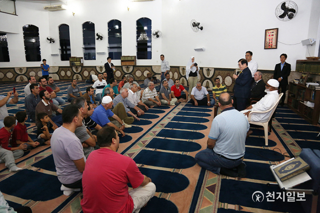 2014년 4월 12일 브라질 이슬람 사원에서 이 대표가 평화 메세지를 선포하고 있다.  ⓒ천지일보 2021.8.12 (제공: HWPL)
