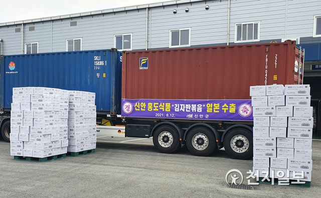 전남 신안군이 관내 지주식 양식장에서 생산한 물김으로 만든 ‘김자반볶음’이 일본으로 수출된다고 13일 밝혔다. (제공: 신안군) ⓒ천지일보 2021.8.13