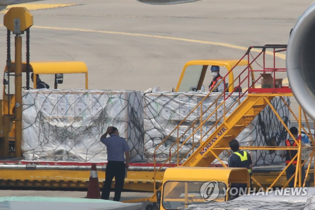인천공항 도착한 '직계약' 화이자 백신. (출처: 연합뉴스)