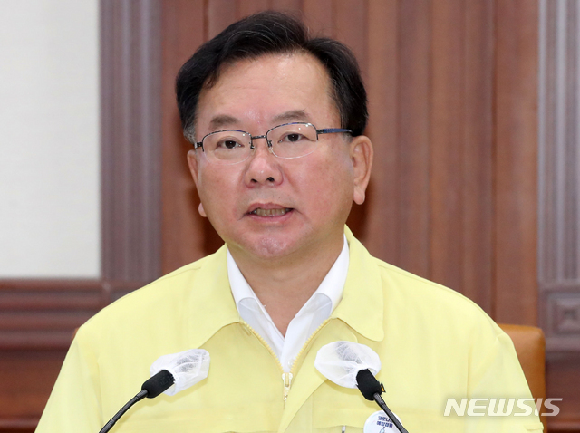김부겸 국무총리가 21일 오전 서울 종로구 정부서울청사에서 열린 코로나19 대응 중앙재난안전대책본부(중대본) 회의에 참석해 발언하고 있다. (출처: 뉴시스)