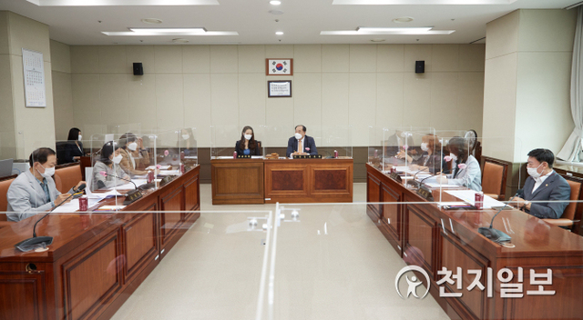 용인시의회 의회운영위원회가 24일 의회운영위원회를 열고 있다. (제공: 용인시의회) ⓒ천지일보 2021.8.24