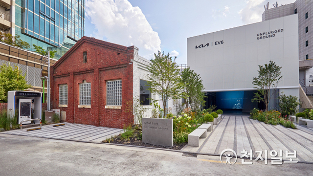 기아가 전용전기차 EV 시리즈의 첫 모델 ‘The Kia EV6(더 기아 이 브이 식스)’에 특화된 대규모 고객체험공간을 마련했다고 25일 밝혔다. (제공: 기아) ⓒ천지일보 2021.8.25