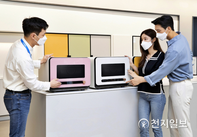 삼성 디지털프라자 강남본점에서 판매직원이 조리기기 ‘비스포크 큐커’를 소개하고 있다. (제공: 삼성전자) ⓒ천지일보 2021.8.29