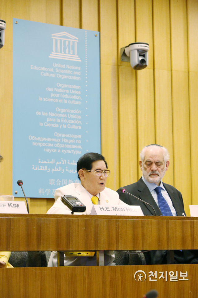 이만희 대표가 2014년 7월 2일 프랑스 유네스코 본부에서 열린  ‘글로벌윤리를 위한 국제의회연합(IPCGE)’ 평화 콘퍼런스에서 기조발제를 하고 있다. ⓒ천지일보