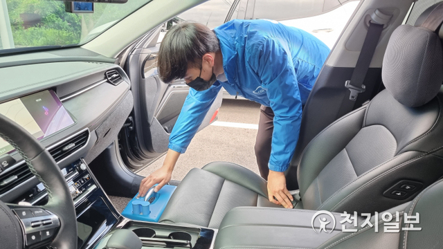 기아가 승용 및 RV 전 차종 고객을 대상으로 ‘차량 실내 공기케어 무상서비스’를 기아 정비 협력사인 오토큐와 함께 실시한다고 30일 밝혔다. (제공: 기아) ⓒ천지일보 2021.8.30