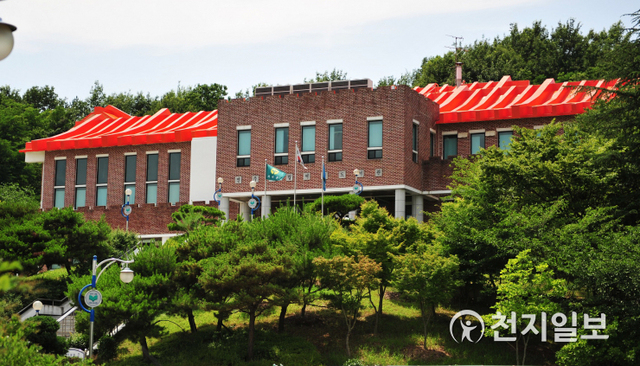 진주시립서부도서관 전경. (제공: 진주시) ⓒ천지일보 2020.8.18