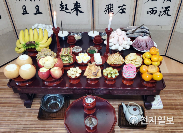 [천지일보=남승우 기자] 추석인 1일 오전 경남 창원시 한 가정의 차례상 모습. ⓒ천지일보 2020.10.1