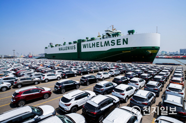 쉐보레 트레일블레이저, 트랙스, 뷰익 앙코르 GX, 앙코르 차량들이 인천항 부두에서 선적 직전 대기 중이다. (제공: 한국GM) (제공: 한국GM) ⓒ천지일보 2021.4.25