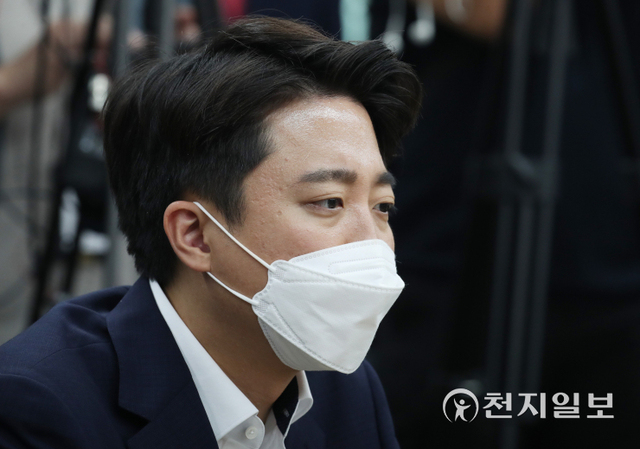 [천지일보=박준성 기자] 국민의힘 이준석 대표가 5일 오후 서울 여의도 중앙당사에서 열린 공정경선 서약식 및 간담회에서 참석해 굳은 표정을 짓고 있다. ⓒ천지일보 2021.9.5