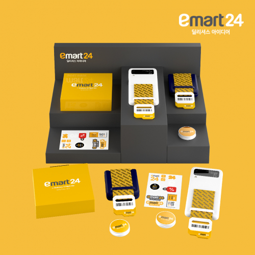 ‘갤럭시Z 플립3’ 이마트24 브랜드 콜라보 액세서리 이미지. 스트랩, 핑거톡, 스티커로 구성됐다. (제공: 삼성잔자)