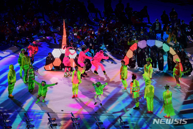 [도쿄(일본)=뉴시스] 사진공동취재단 = 2020 도쿄패럴림픽 폐막식이 열린 5일 일본 도쿄 올림픽스타디움에서 폐막 공연이 펼쳐지고 있다. 2021.09.05