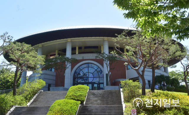 진양호공원 소재 진주전통예술회관 모습. (제공: 진주시) ⓒ천지일보 2020.11.12