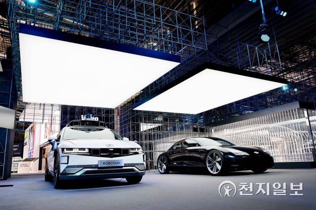 왼쪽부터 아이오닉5 로보택시, 두 번째 전용 전기차 아이오닉6의 컨셉카인 '프로페시(Prophecy)', 하반기 공개 예정인 아이오닉 브랜드 대형 SUV 컨셉의 실루엣. (제공: 현대자동차) ⓒ천지일보 2021.9.6