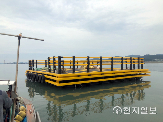 함평만에 설치된 선상집하장 전경. (제공: 함평군) ⓒ천지일보 2021.9.7