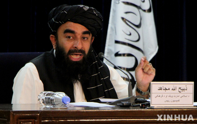 7일(현지시간) 자비훌라 무자히드 탈레반 대변인이 아프가니스탄의 새 임시 내각을 발표하고 있다. (출처: 뉴시스)