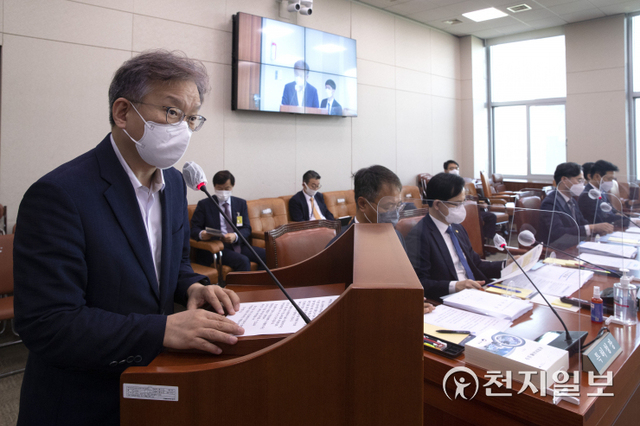 [천지일보=박준성 기자] 권칠승 중소벤처기업부 장관이 9일 서울 여의도 국회에서 열린 산업통상자원중소벤처기업위원회 전체회의에서 인사말을 하고 있다. (제공: 국회) ⓒ천지일보 2021.9.9