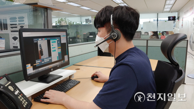 직원이 영상을 통해 상담을 진행하고 있다. (제공: KT스카이라이프) ⓒ천지일보 2021.9.9