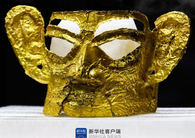 中쓰촨성 싼싱두이 유적서 '형태 온전' 황금가면 출토[신화통신 캡처]