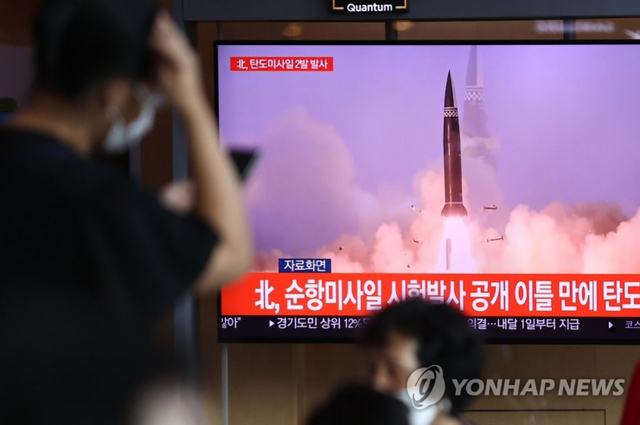 북한이 15일 오후 중부 내륙 일대에서 동해상으로 탄도미사일 2발을 발사했다고 합동참모본부가 밝혔다. (출처: 연합뉴스)