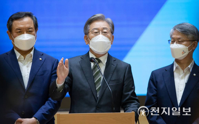 [천지일보=박준성 기자] 더불어민주당 대선주자인 이재명 경기지사가 17일 광주 동구 전일빌딩에서 광주·전남·전북 특별메시지를 발표하고 있다. (제공: 이재명 캠프) ⓒ천지일보 2021.9.17