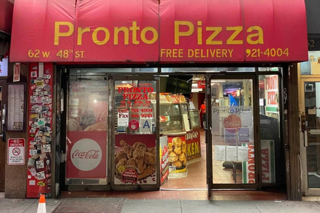 뉴욕 맨해튼의 피자점(5천억원의 복권 당첨자가 나온 뉴욕 맨해튼의 피자 가게 프론토 피자. 인터넷 갈무리)
