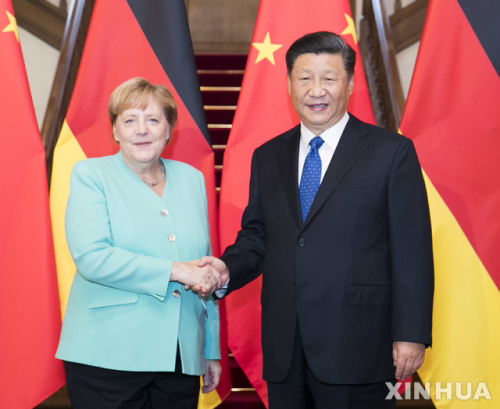 2019년 6월 중국 베이징에서 만난 앙겔라 메르켈 독일 총리(왼쪽)와 시진핑 중국 국가주석. (출처: 뉴시스)