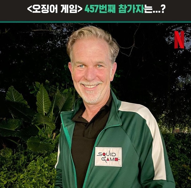 리드 헤이스팅스 넷플릭스 공동 CEO가 오징어게임에 나온 초록색 체육복을 입고 찍은 인증샷(넷플릭스 코리아 인스타그램 캡처)