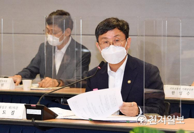 안도걸 기획재정부 제2차관이 12일 서울 종로구 국민경제자문회의에서 열린 '제23차 국유재산정책심의위원회'에서 발언하고 있다. (제공: 기획재정부) ⓒ천지일보 2021.8.19