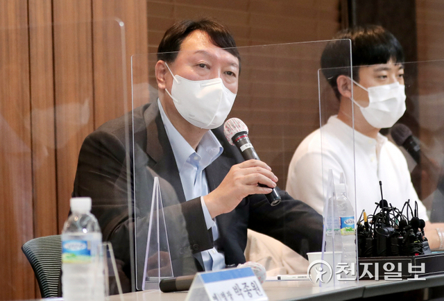 [천지일보=박준성 기자] 국민의힘 대선 예비후보인 윤석열 전 검찰총장이 29일 서울 중구 버텍스코리아에서 열린 예비역 병장들과의 간담회에서 인사말을 하고 있다. (제공: 윤석열 캠프) ⓒ천지일보 2021.9.29