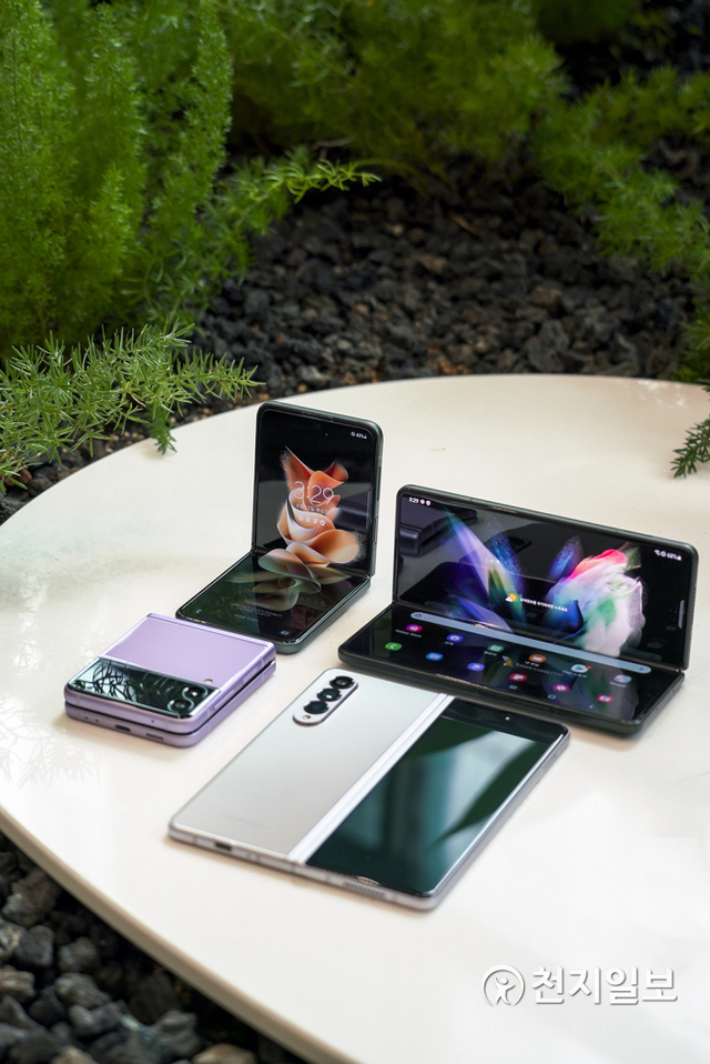 갤럭시 Z플립3와 Z폴드3. (제공: SK텔레콤) ⓒ천지일보 2021.8.16