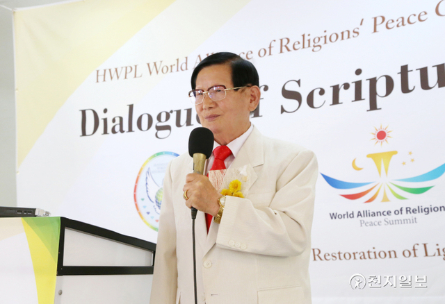 이만희 HWPL 대표가 2015년 5월 23일 진행된 범종교 경서모임에서 생로병사의 문제에 대해 강연을 하면서 청중을 응시하고 있다. (제공: HWPL) ⓒ천지일보 2021.10.3