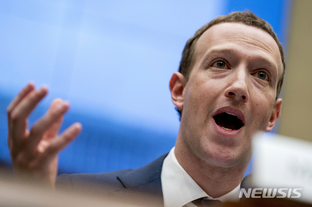 지난해 11월 저커버그 페이스북 최고경영자(CEO)는 트위터가 2020년 미국 대선을 앞두고 정치 광고를 전면 중단하기로 한 것과 관련, 페이스북에서는 정치광고를 금지하지 않을 것이라는 기존 입장을 고수했다(출처: 뉴시스)