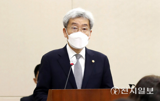 [천지일보=박준성 기자] 고승범 금융위원장이 6일 서울 여의도 국회에서 열린 정무위원회의 금융위원회에 대한 국정감사에서 업무보고를 하고 있다. (제공: 국회) ⓒ천지일보 2021.10.6