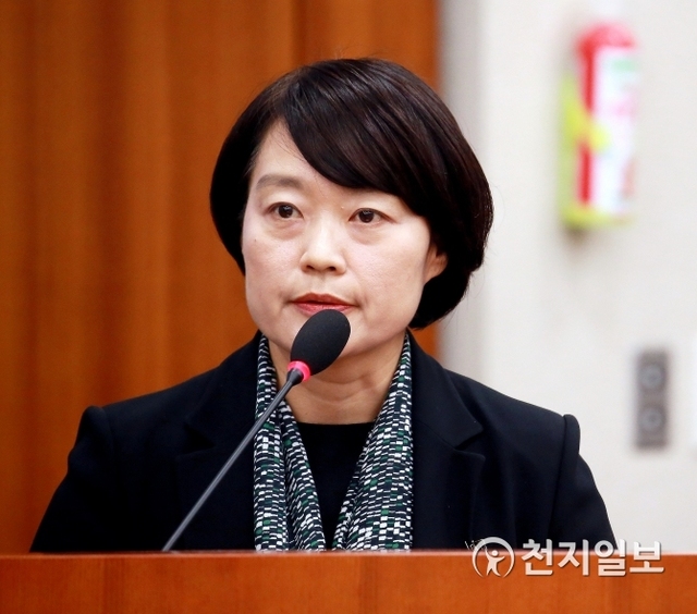 [천지일보=안현준 기자] 한성숙 네이버 대표이사가 29일 오후 서울 여의도 국회에서 열린 2018 산업통상자원중소벤처기업위원회의 산업통상자원부 등에 관한 종합국정감사에 출석해 의원들의 질의를 경청하고 있다. ⓒ천지일보 2018.10.29